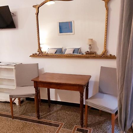 Central Chic Apartment Genoa Exterior photo